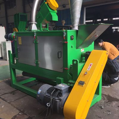 Độ ẩm cuối cùng Máy khử nước nhựa 1,8% cho các mảnh cứng