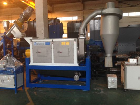 Độ ẩm cuối cùng Máy khử nước nhựa 1,8% cho các mảnh cứng