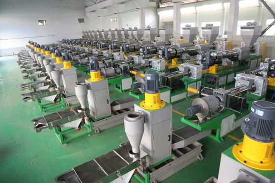 300kg / h Dây chuyền tạo hạt nhựa cứng hai giai đoạn